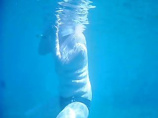 Topless thick MILF under the water for voyeurs